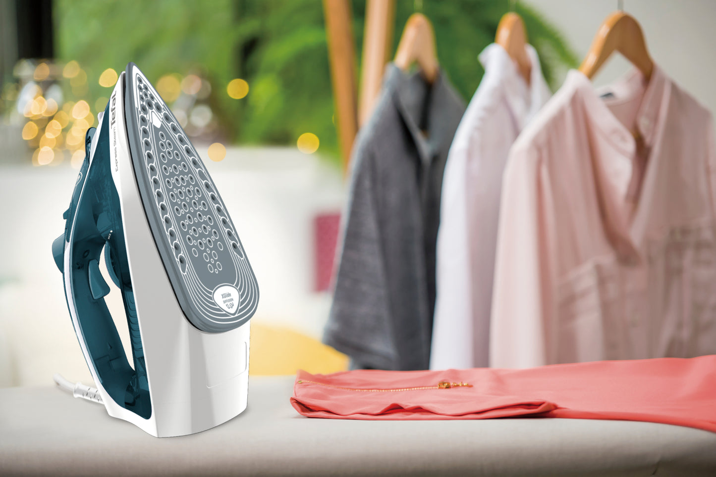 Tefal Express Steam Iron, 270ml 2400W Green/White FV2831  Powerful, Anti-Drip, Easy-to-Use, Fast Glide
